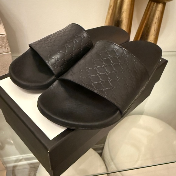 Gucci Embossed Black Women’s Sandals - Picture 5 of 9